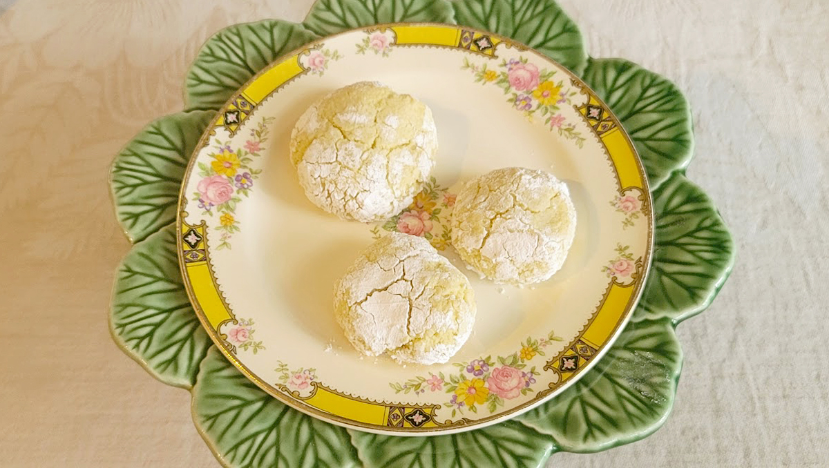 Rose and Almond Ghriba (cookies)